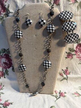 Black & White Houndstooth Pattern Necklace Earrings and Bracelet Set